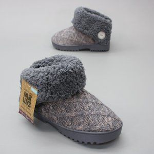 Muk Luks Ladies 5-6 Small Melani Gypsy Rouge Indoor/Outdoor-sole Ankle Slippers